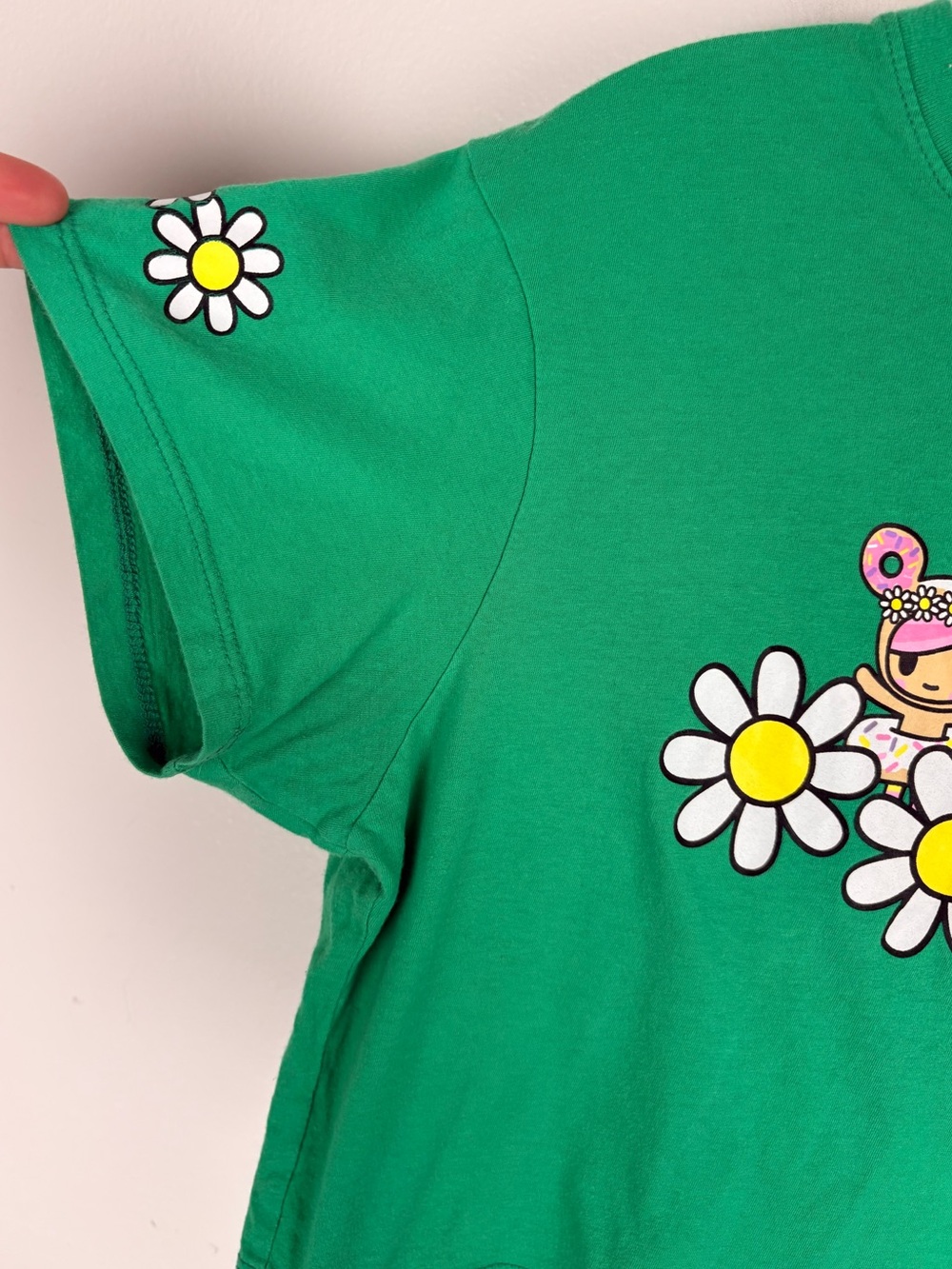 Tokidoki Donutella Floral Crew Neck Cropped Short Sleeve Tee in Green/White - Picture 3 of 9